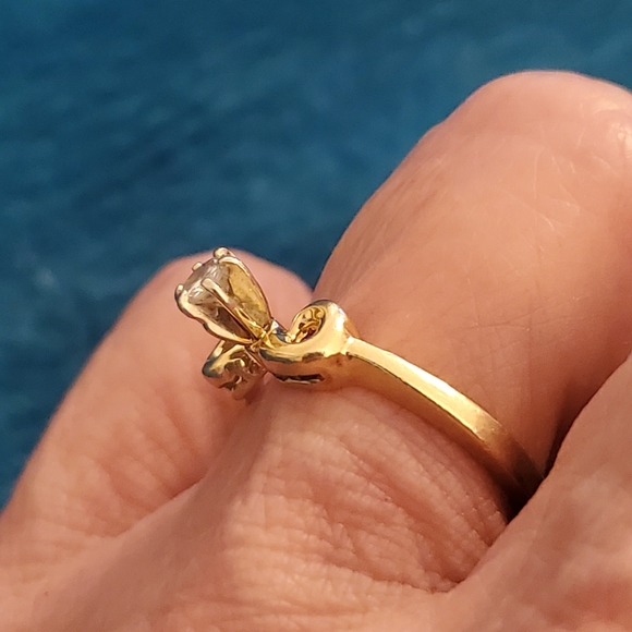 Lovely little 14k yg diamond ring - Picture 4 of 8